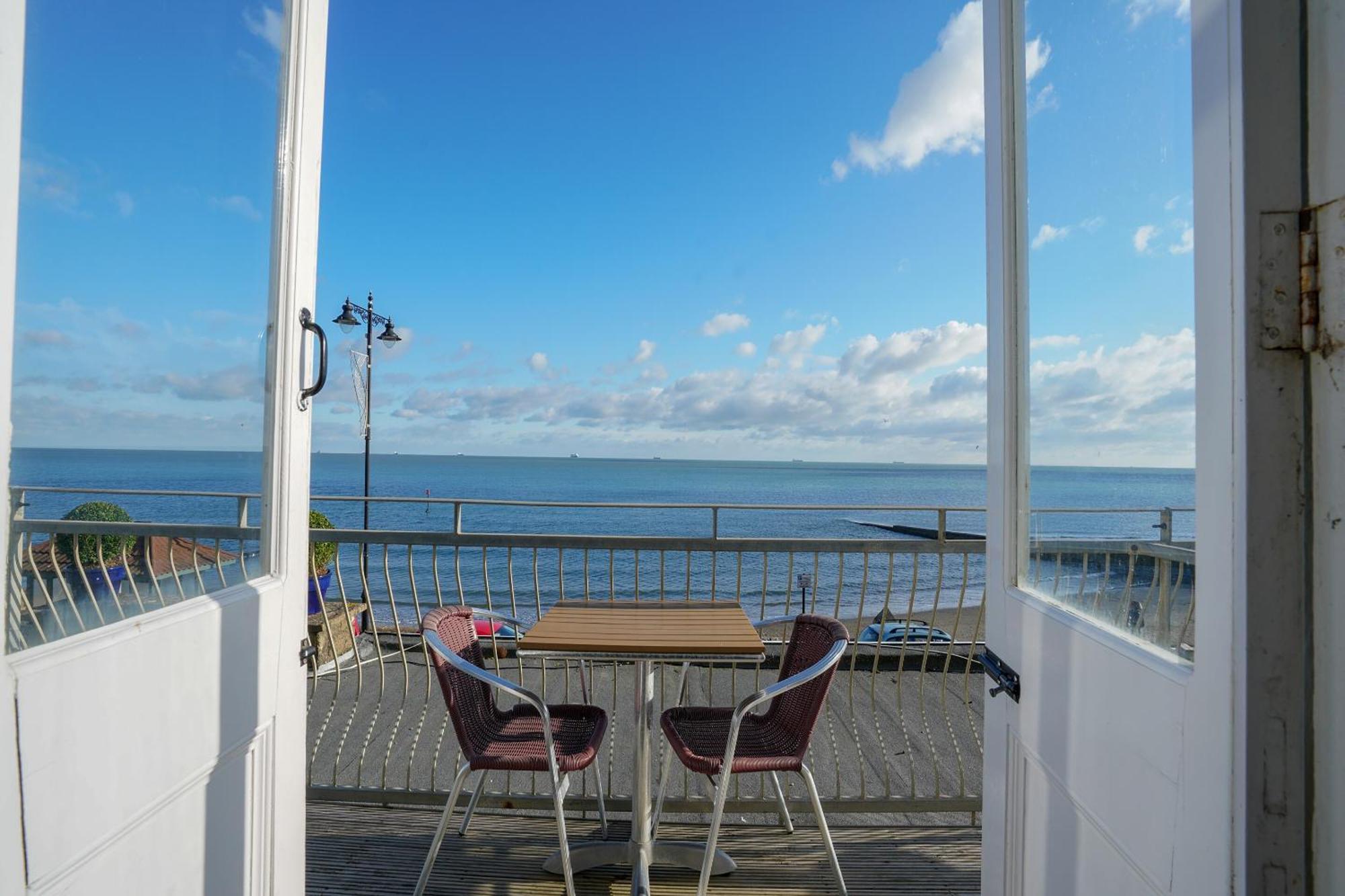 OYO Shanklin Beach Hotel Exterior foto